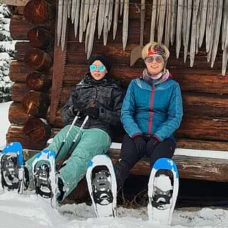 Klaudia et Magdalena profitent de la neige