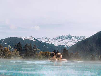 Hotel Fernblick Montafon - Pärchen im Infinity Pool