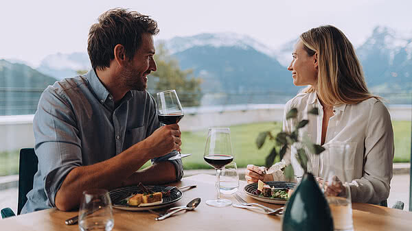 Hotel Fernblick Montafon - Pärchen im Panorama Restaurant