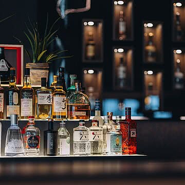 Ein Cocktail in unserer neuen Bar ist immer eine glänzende Idee – nicht nur deshalb heißt sie „Glanzstück“ Welchen Drink lasst ihr euch von unseren Barkeepern hier als erstes servieren? :