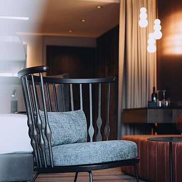 Zeit für Neues Unsere Silvretta Deluxe Zimmer haben eine „kleine“ Verwandlung durchgemacht Was sagt ihr dazu #vorhernachher #neuezimmer #liebeinsdetail #hotelfernblickmontafon